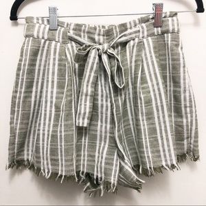 Umgee Frayed Hem Elastic Waist Shorts.